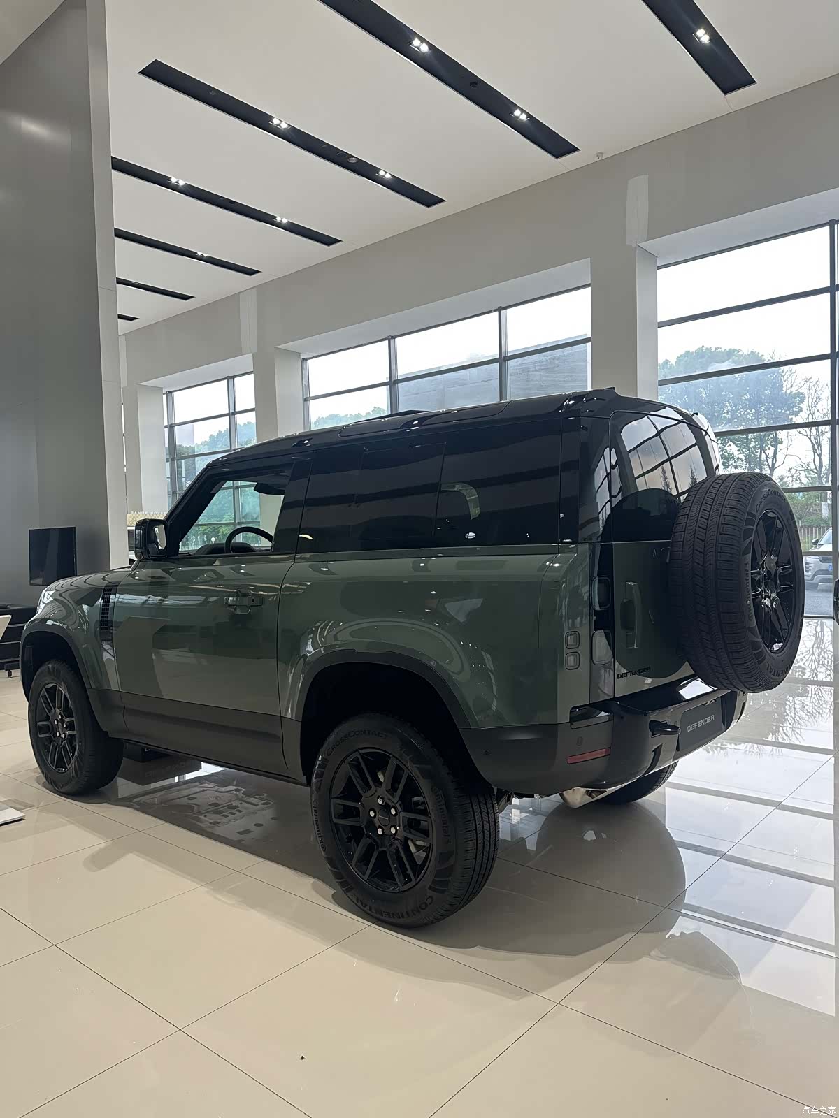 Land Rover Defender, 1900 6