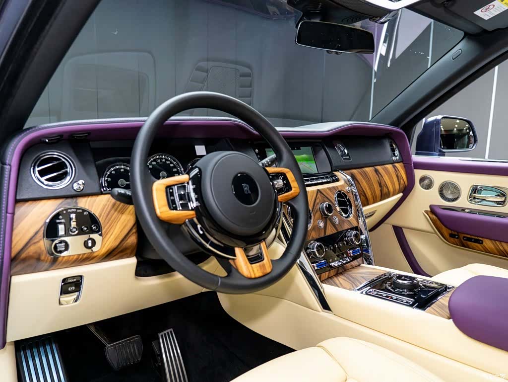 Rolls-Royce Cullinan, 2022 11