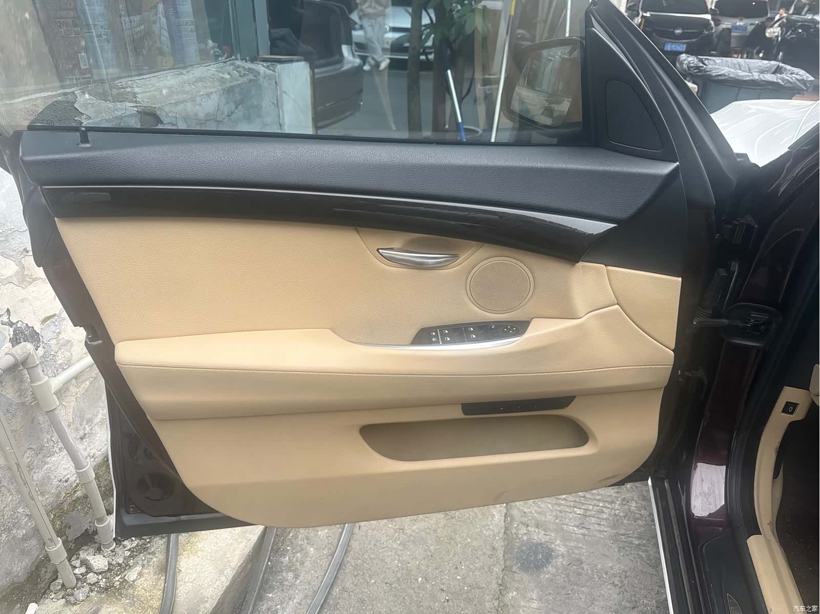 BMW 5 Series, 2011 11