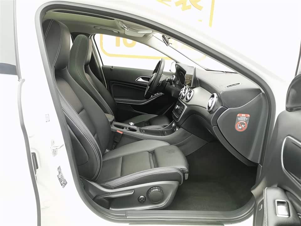 Mercedes-Benz GLA Mercedes-Benz GLA
