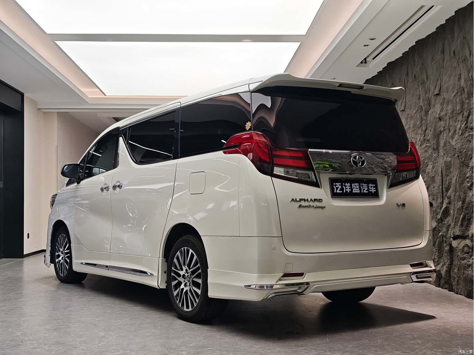 Toyota Alphard, 2018 13