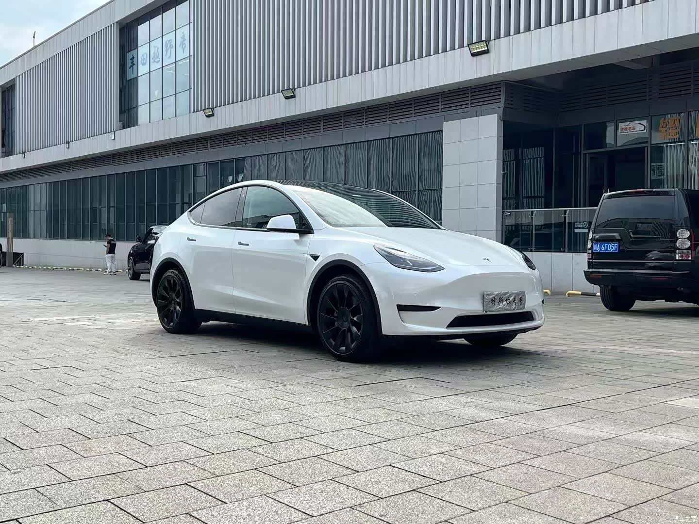 Tesla Model Y, 2023 3