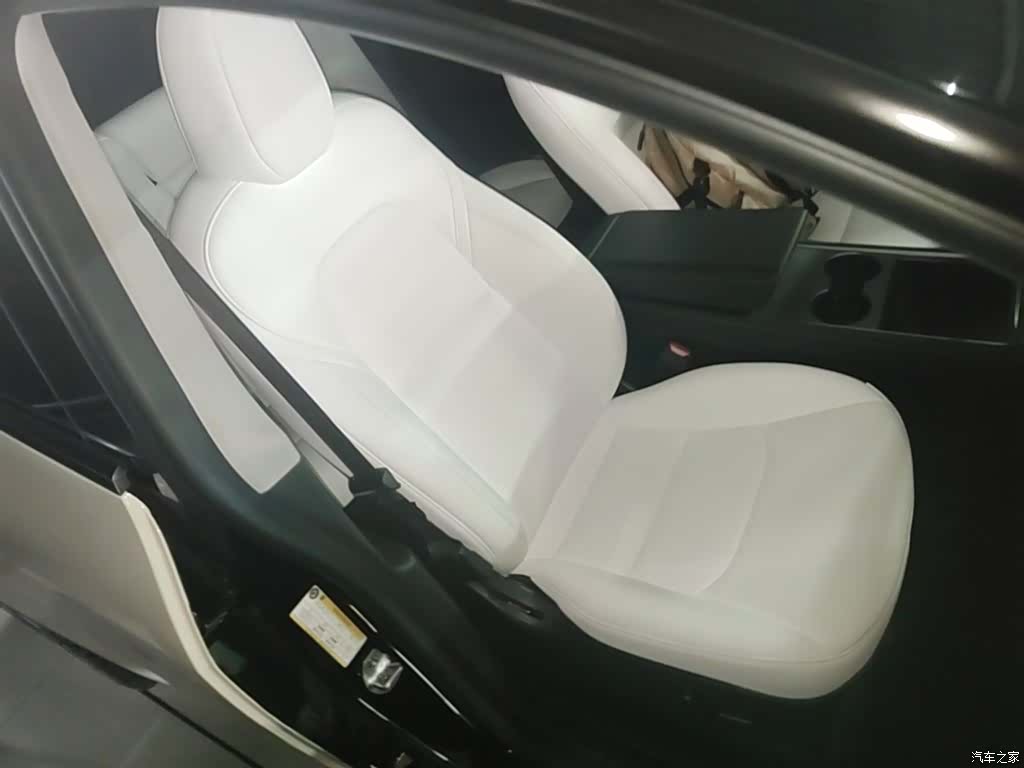 Tesla Model Y, 2023 4