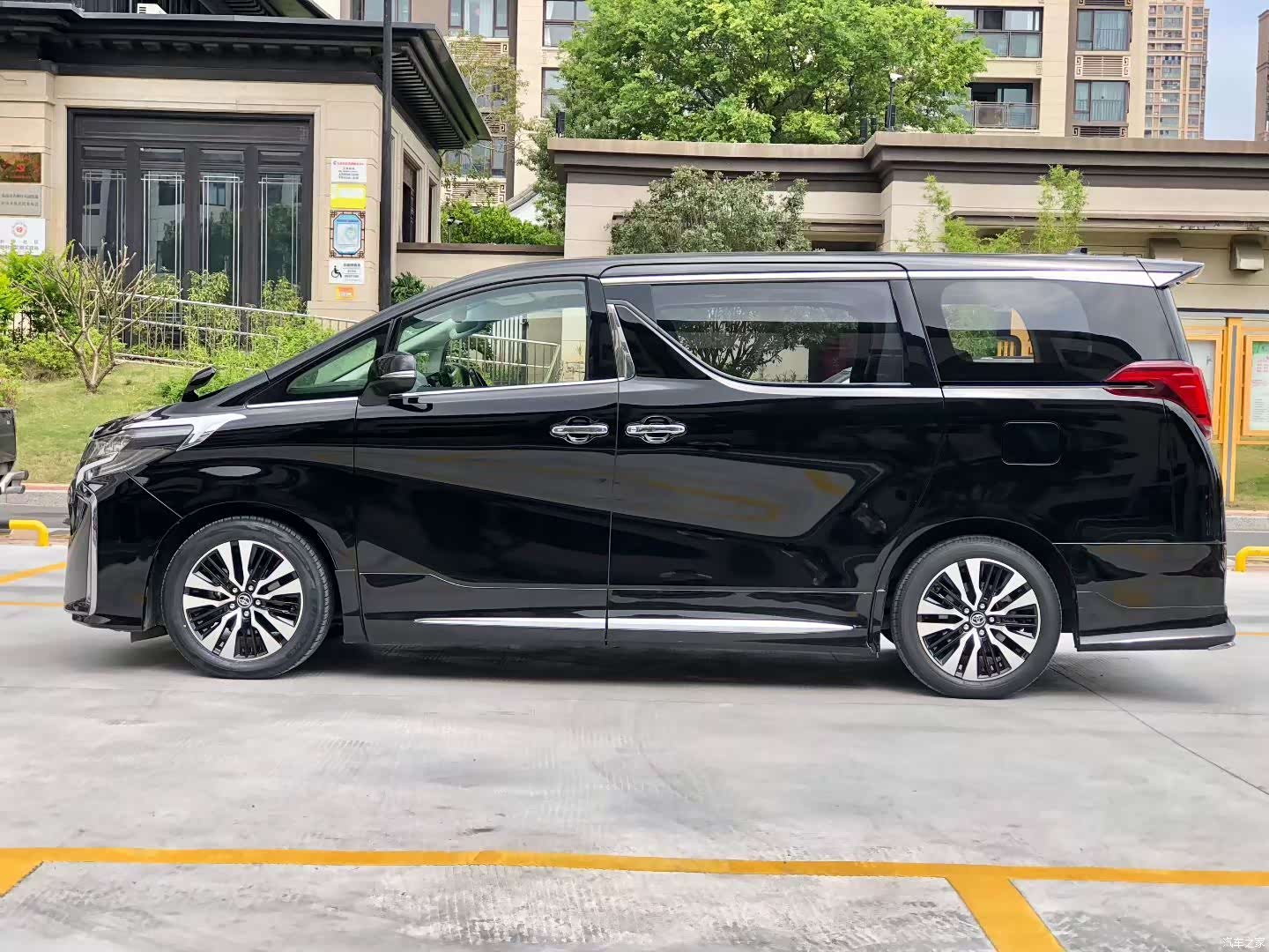 Toyota Alphard, 2018 все фото