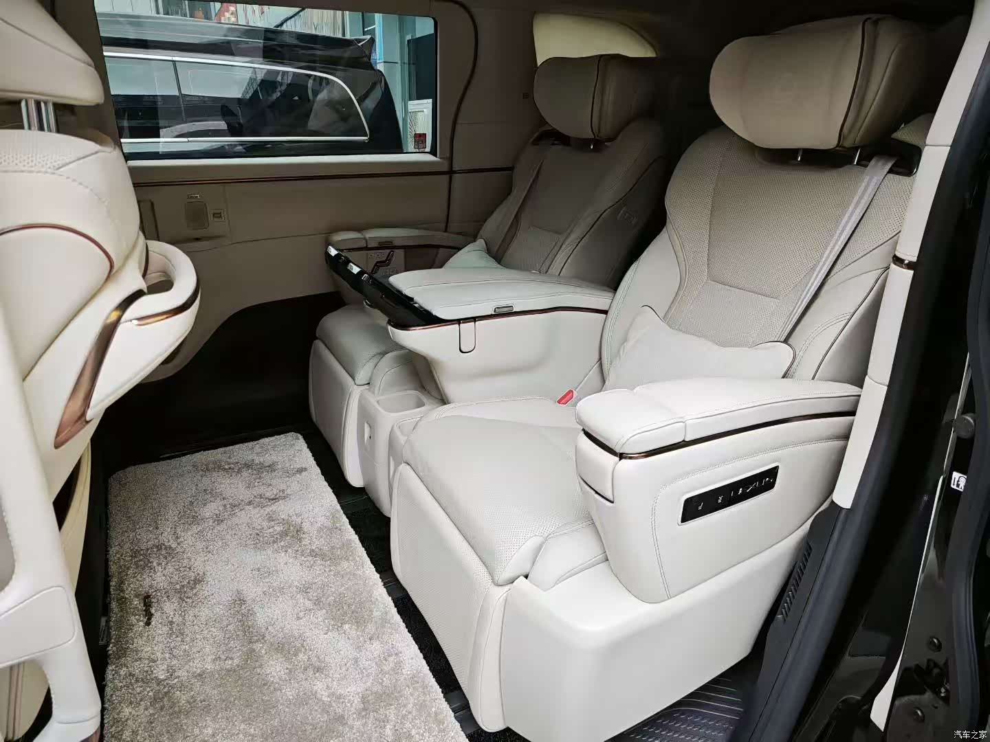 Lexus LM, 2024 10