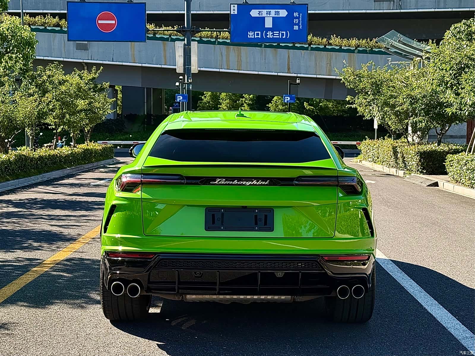 Lamborghini Urus, 2023 4