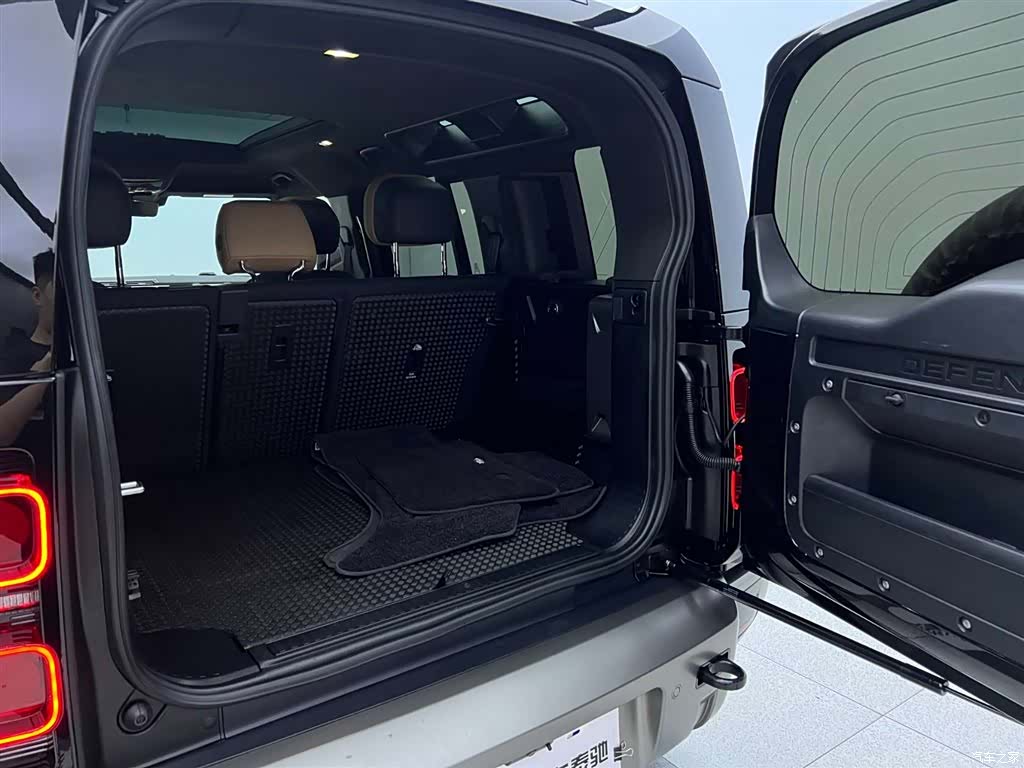 Land Rover Defender, 2025 29