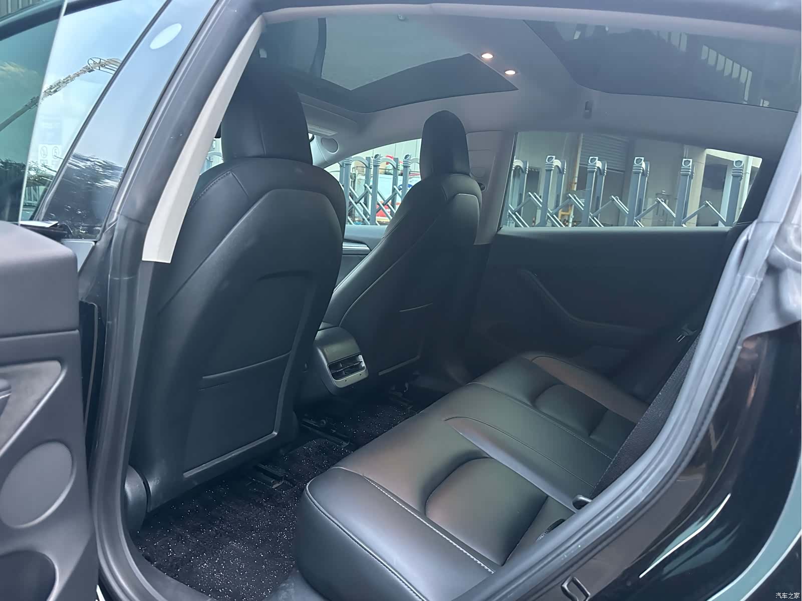 Tesla Model 3, 2022 17