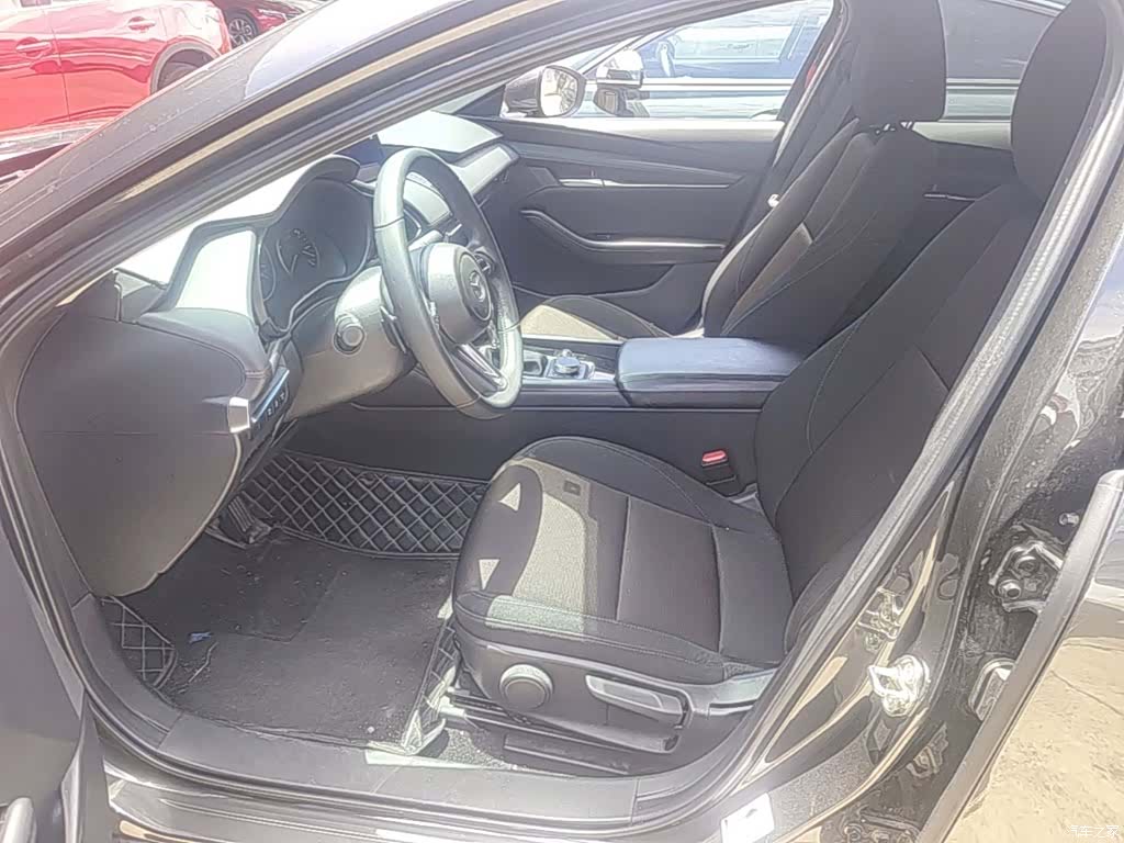 Mazda Mazda3, 2023 15