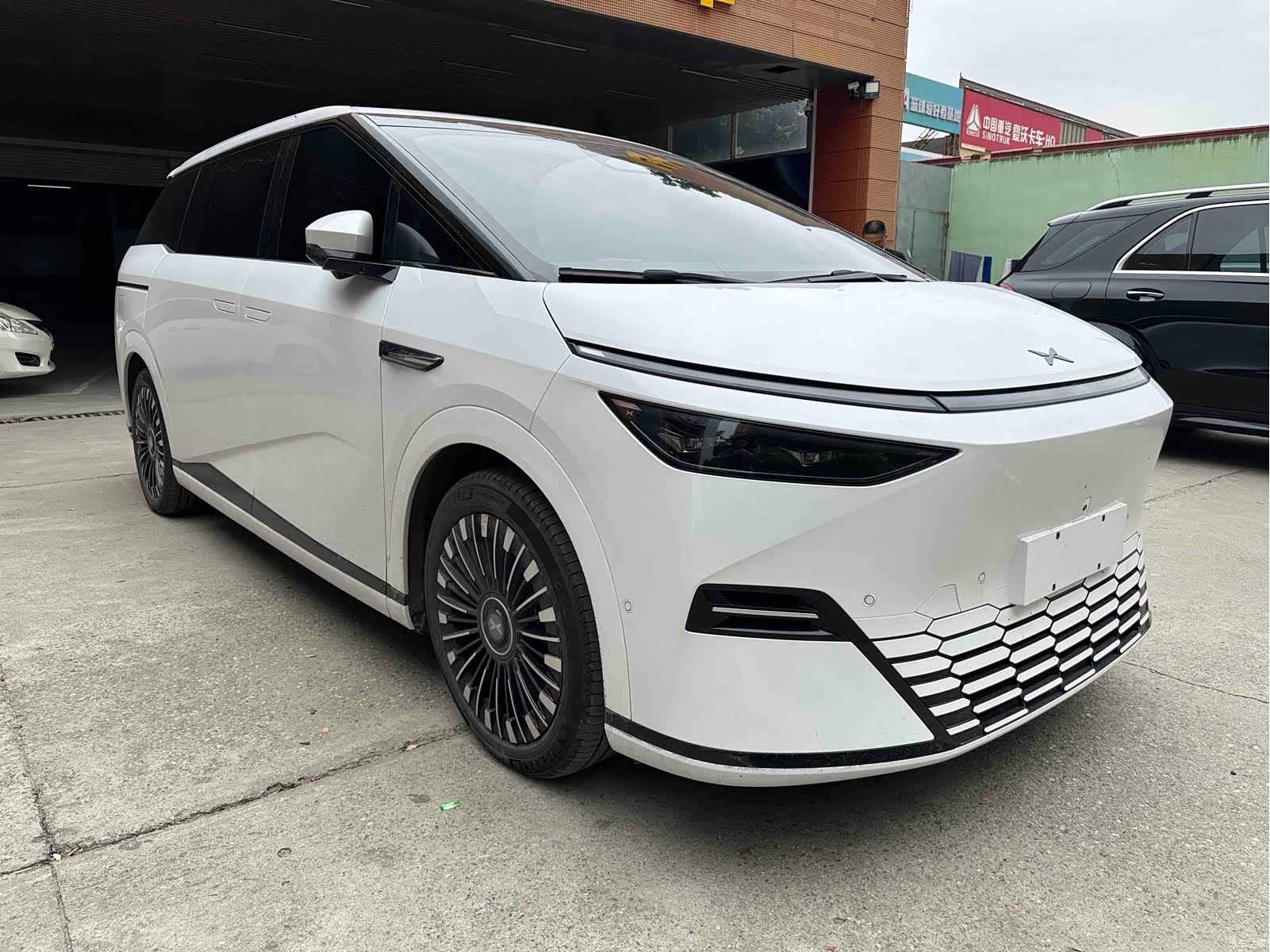 Xpeng X9, 2025 3