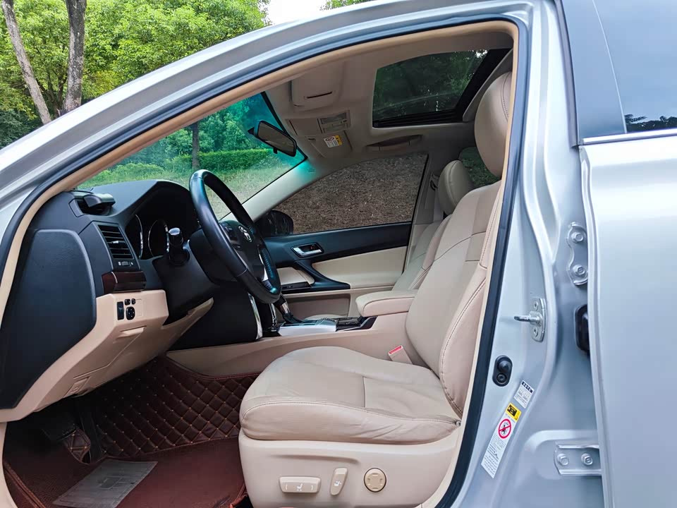 Toyota Reiz