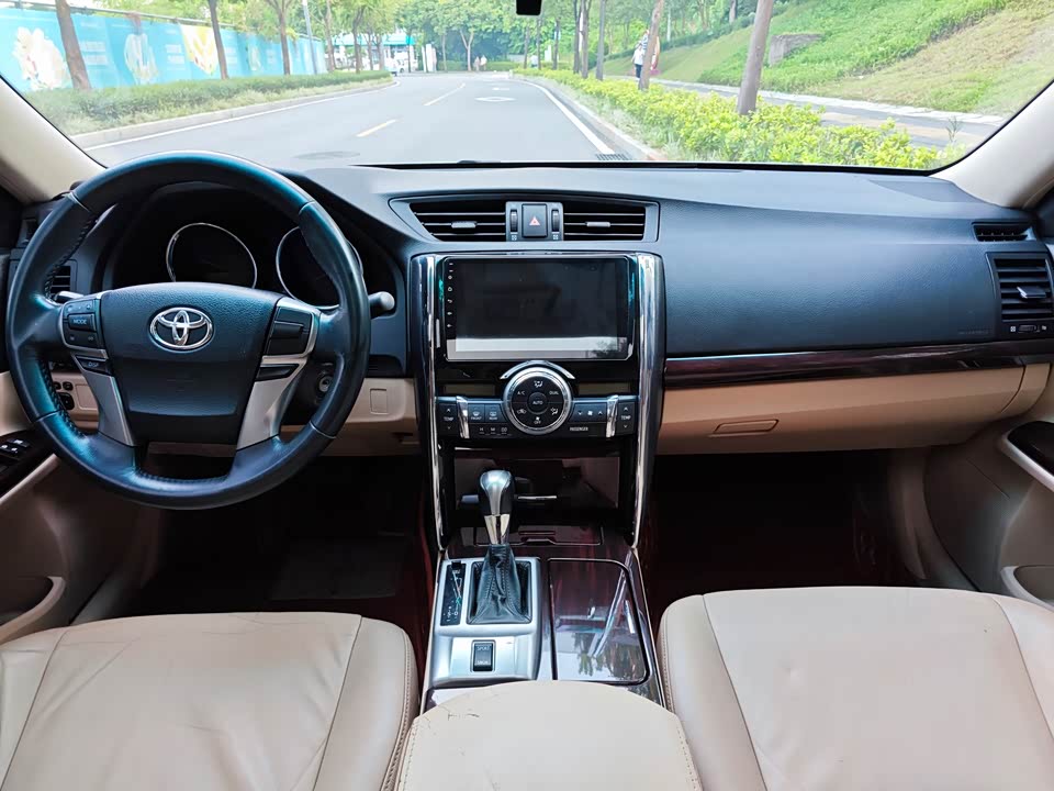 Toyota Reiz