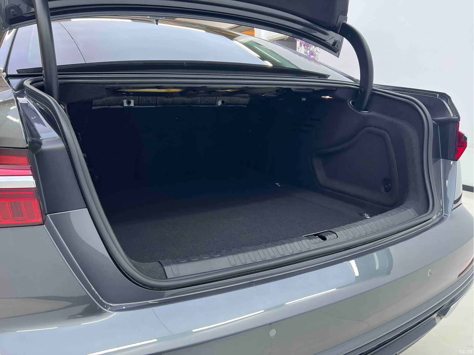 Audi A6L, 2020 15