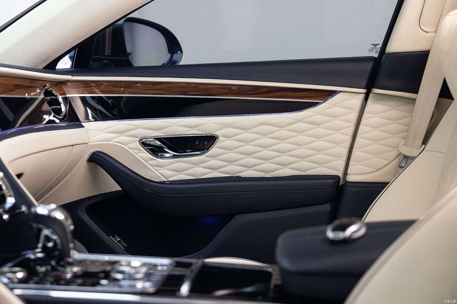 Bentley Flying Spur, 2020 11