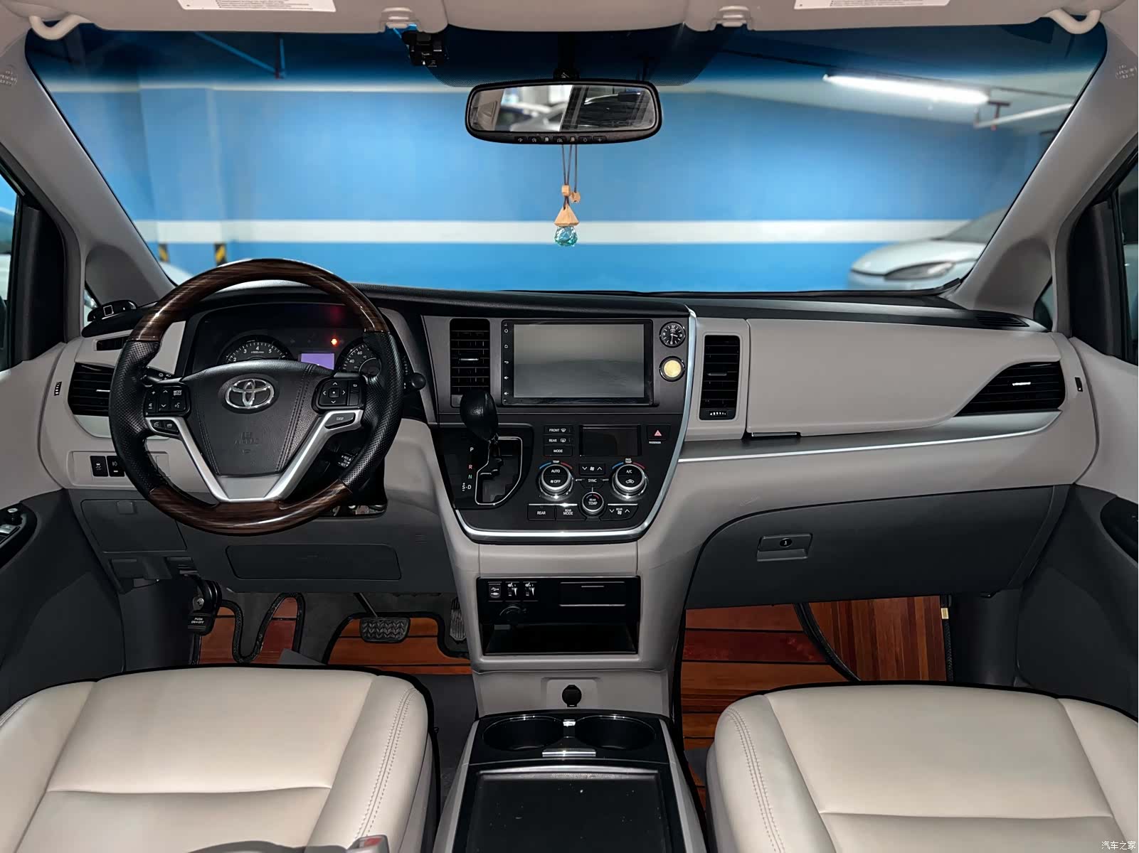 Toyota Sienna, 2017 10