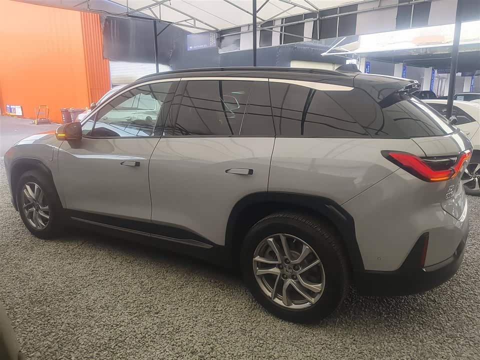 NIO ES6