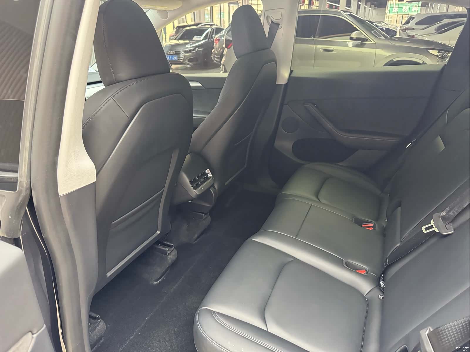 Tesla Model Y, 2024 13