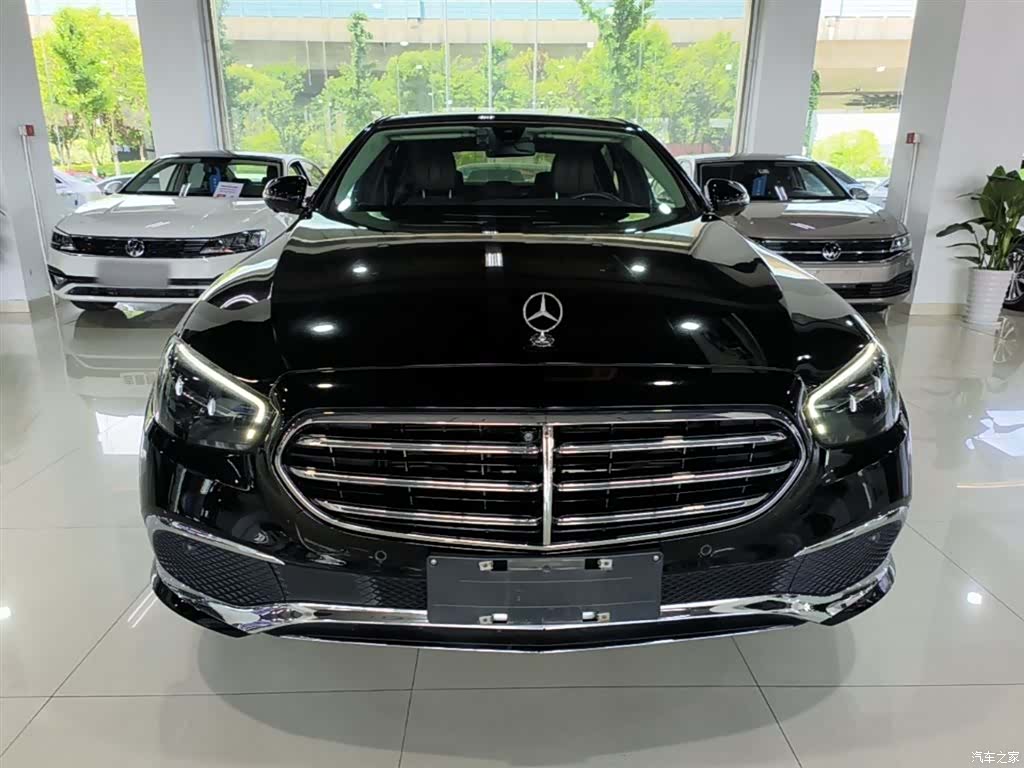 Mercedes-Benz E-Class, 2023 3