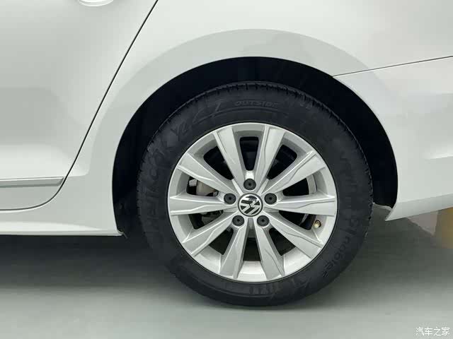Volkswagen Sagitar, 2015 15