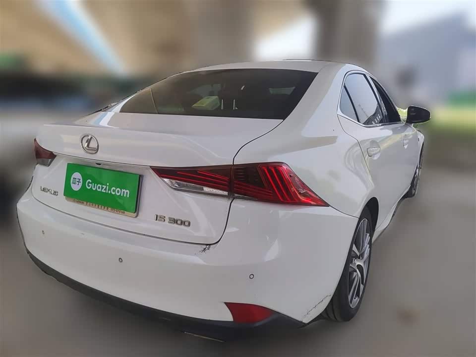 Lexus IS