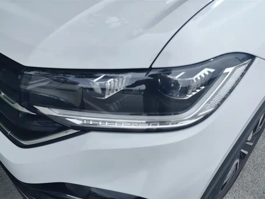 Volkswagen Exploring the shadow