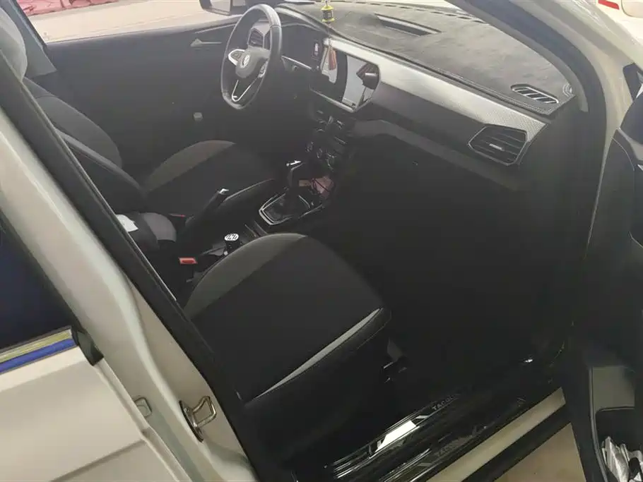 Volkswagen Exploring the shadow