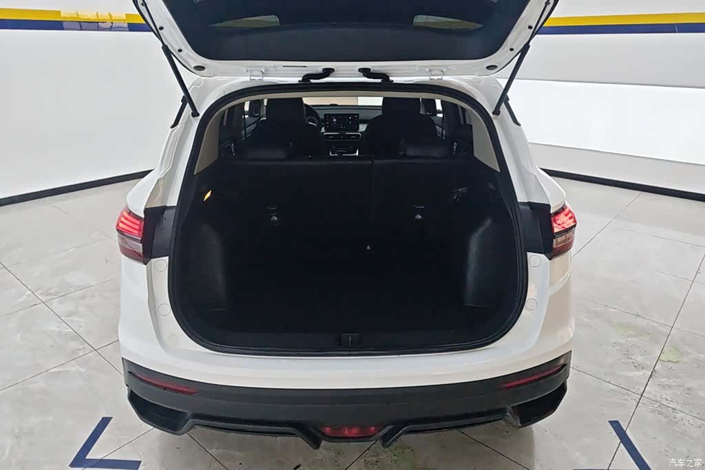Geely Coolray, 2025 4