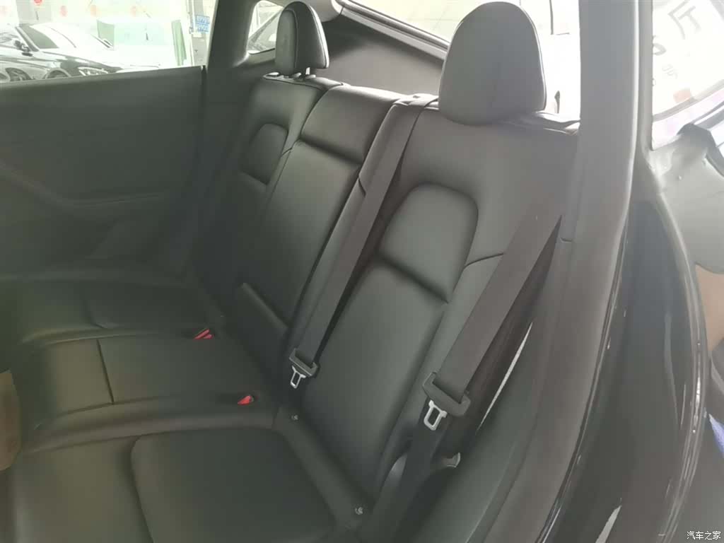 Tesla Model Y, 2023 17