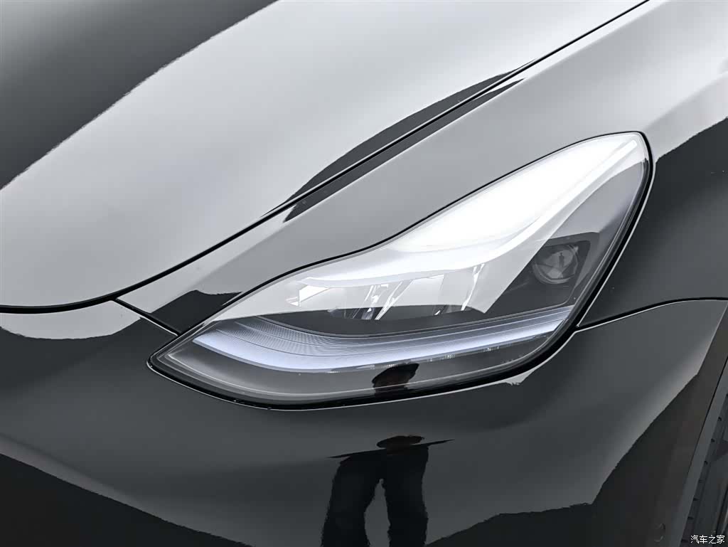 Tesla Model Y, 2023 18