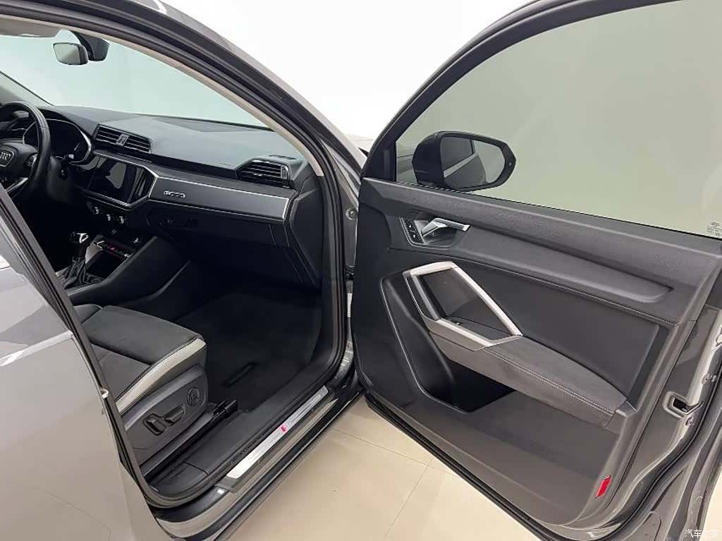 Audi Q3, 2022 10