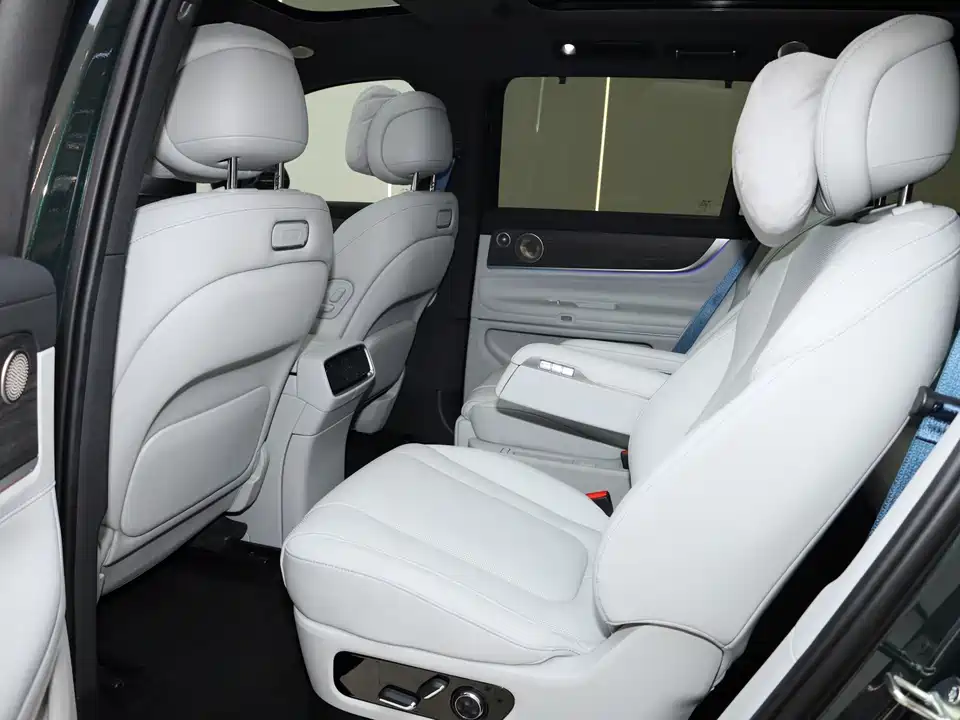 AITO Ask the world M9