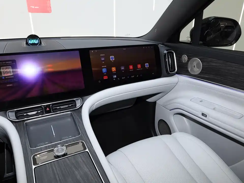 AITO Ask the world M9