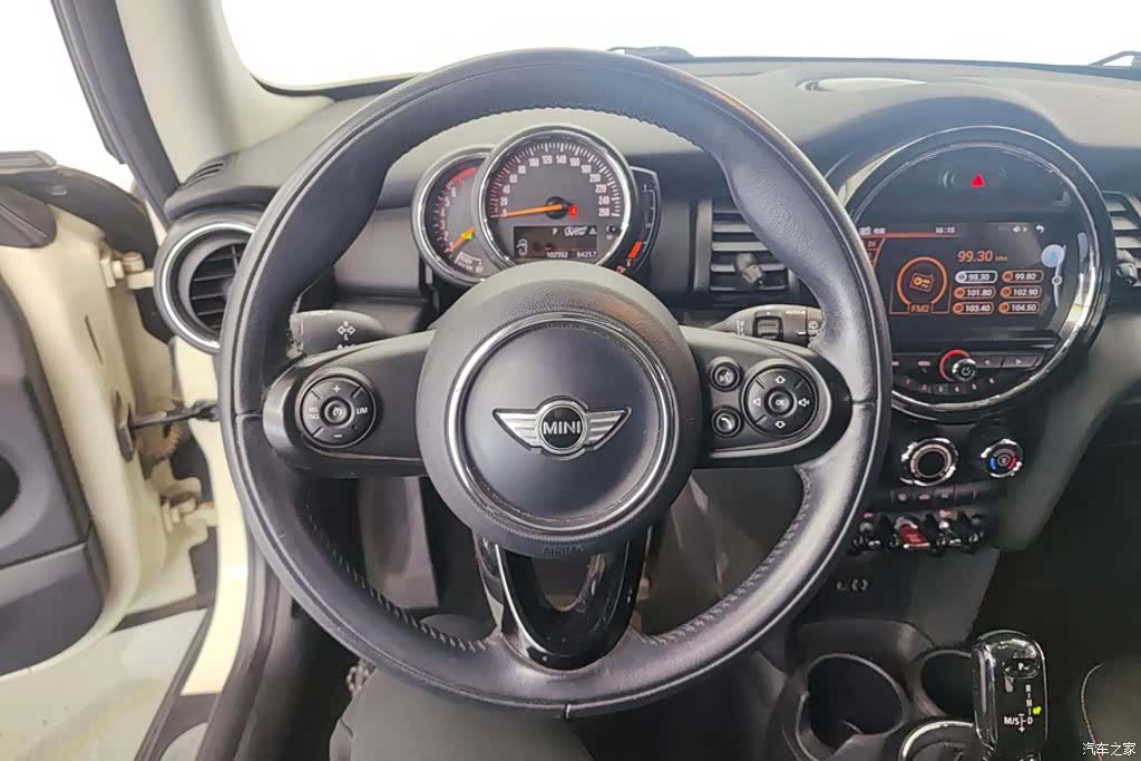 Mini ONE, 2018 15