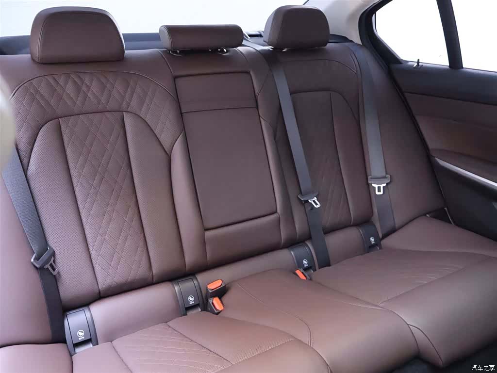 BMW 3 Series, 2024 22