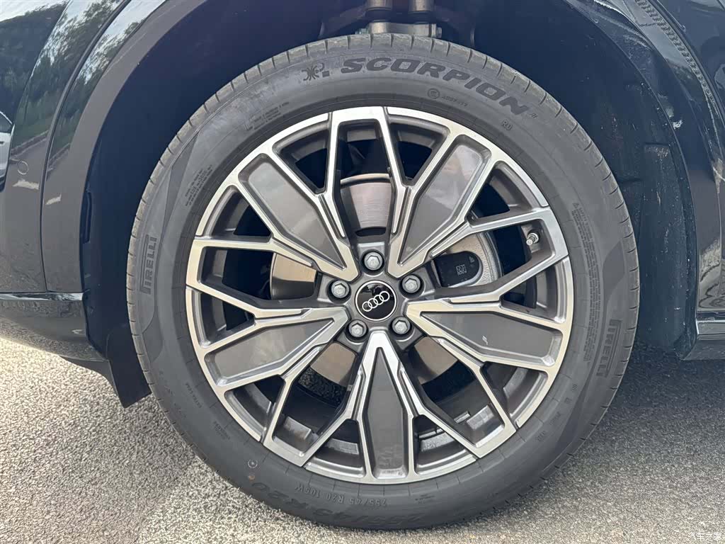 Audi Q5L, 2025 12
