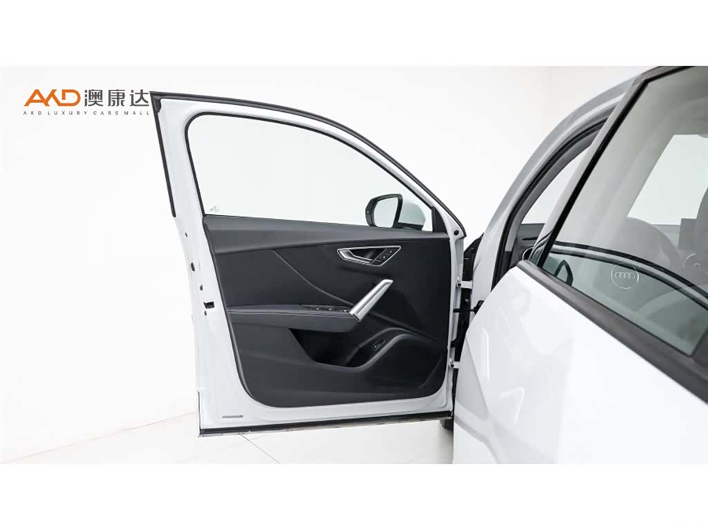 Audi Q2L, 2019 10