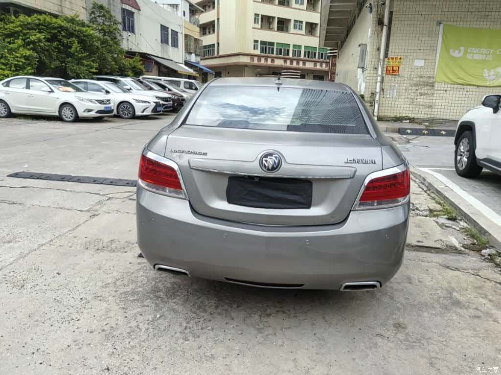 Buick LaCrosse, 2010 8