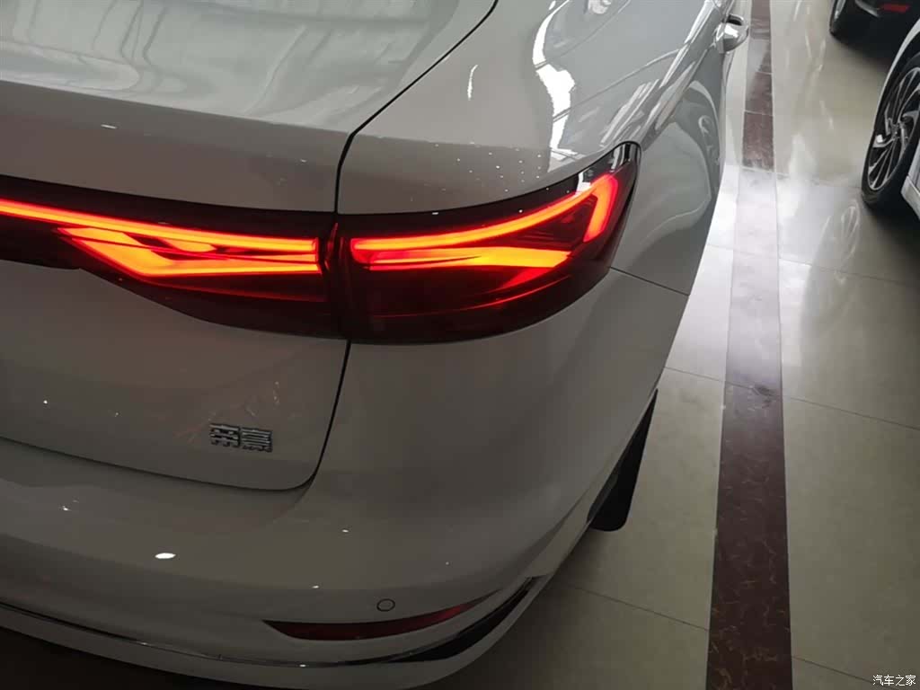 Geely Emgrand, 2022 8