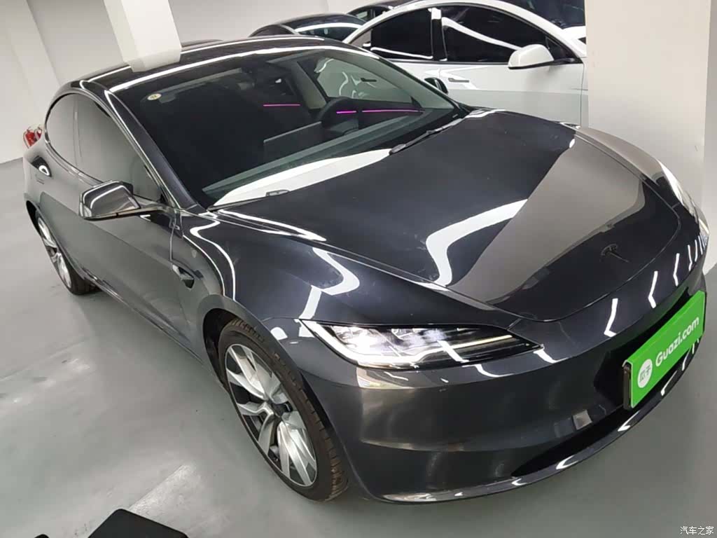 Tesla Model 3, 2025 4