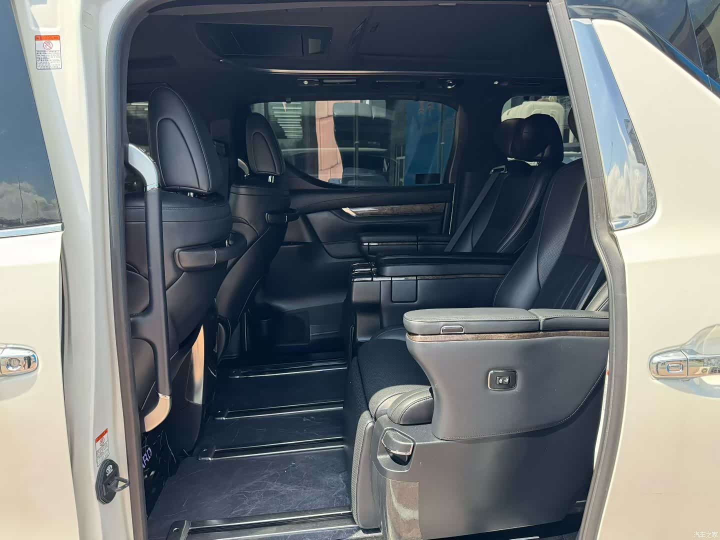 Toyota Alphard, 2018 6