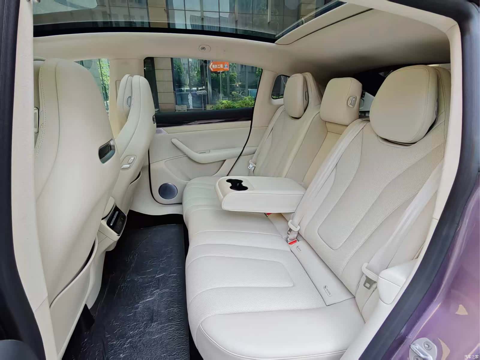 Luxeed R7, 2025 12