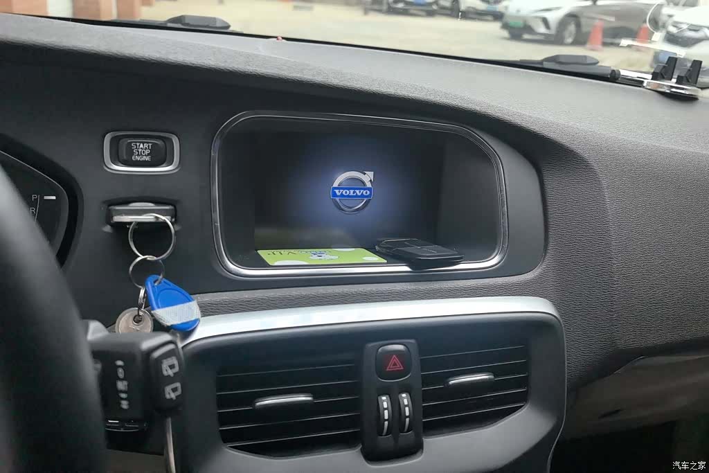 Volvo V40, 2013 13
