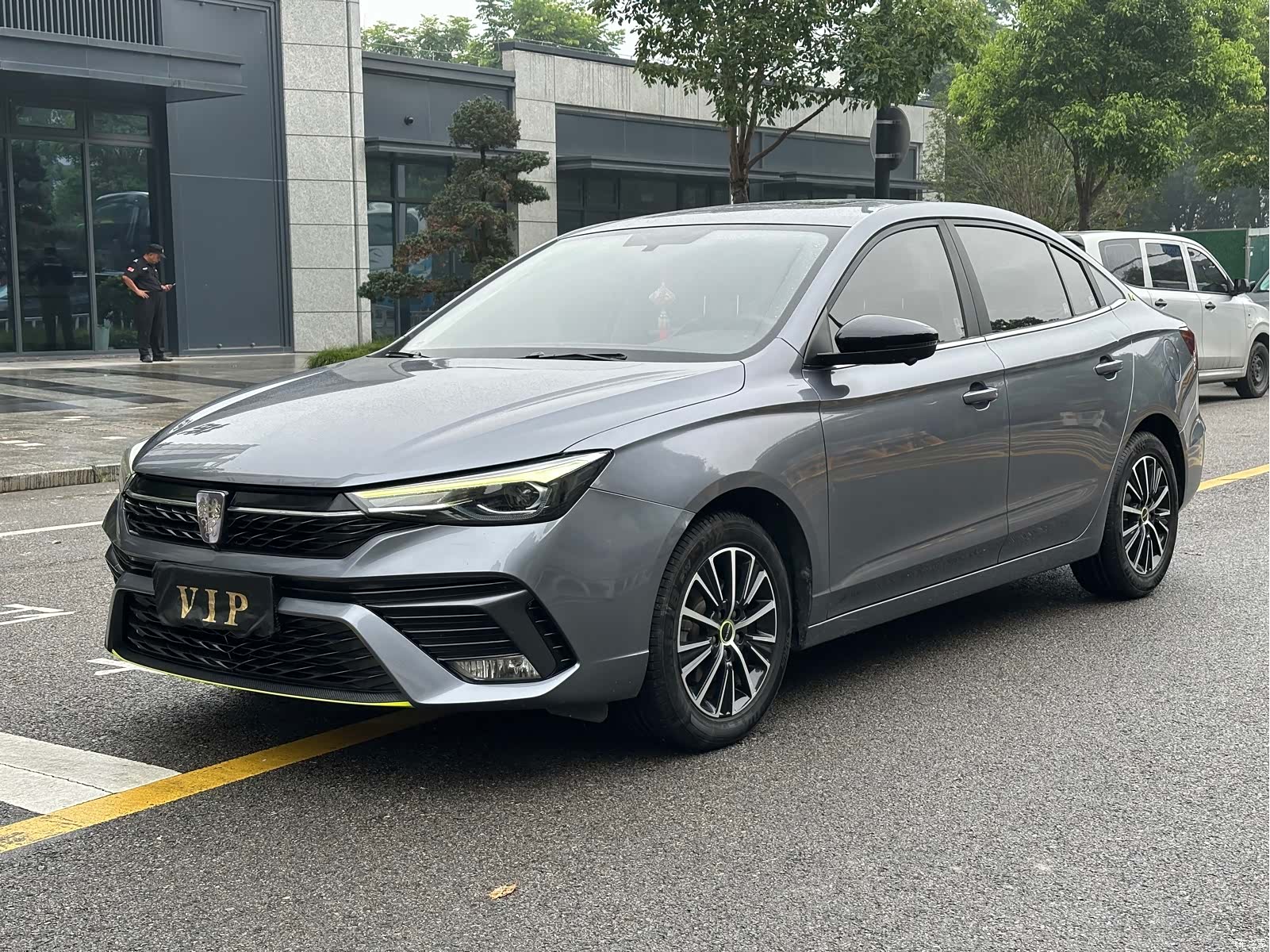 Roewe i5