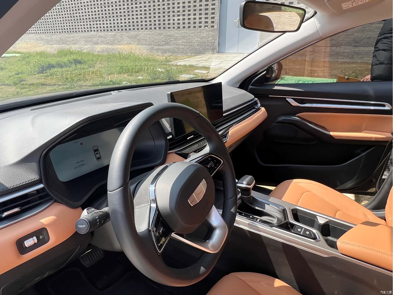 Geely Emgrand, 2025 14