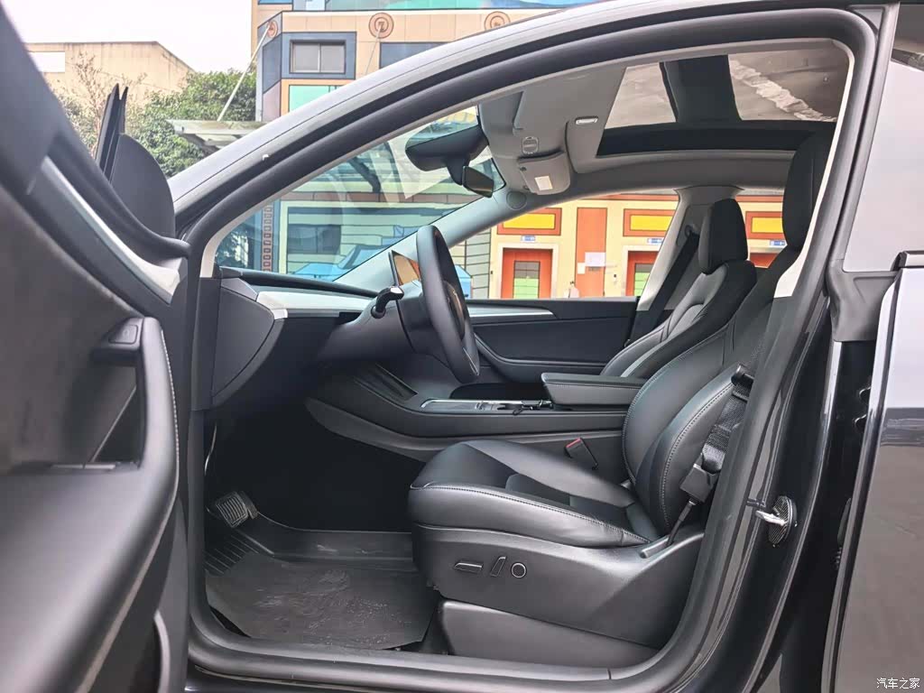Tesla Model Y, 2024 все фото
