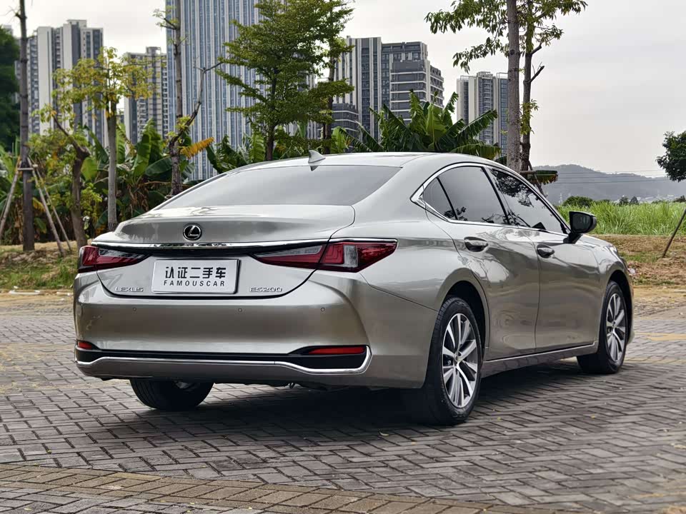 Lexus ES