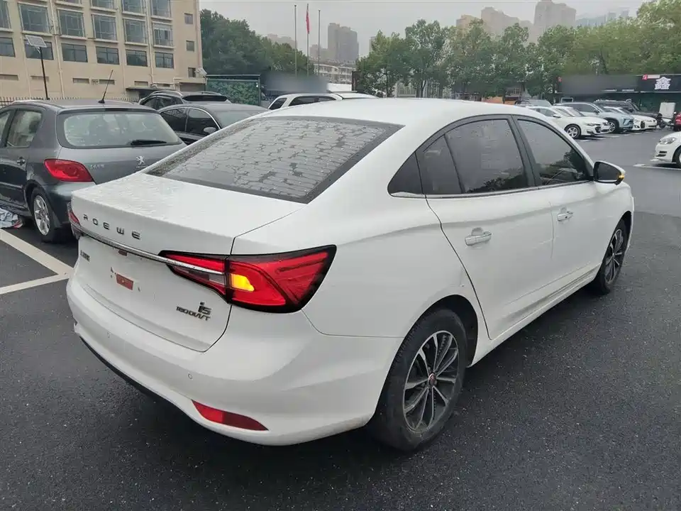 Roewe i5