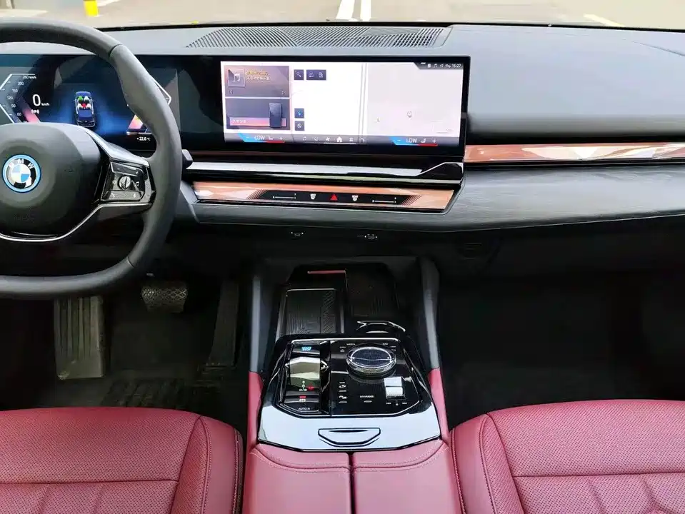 BMW i5
