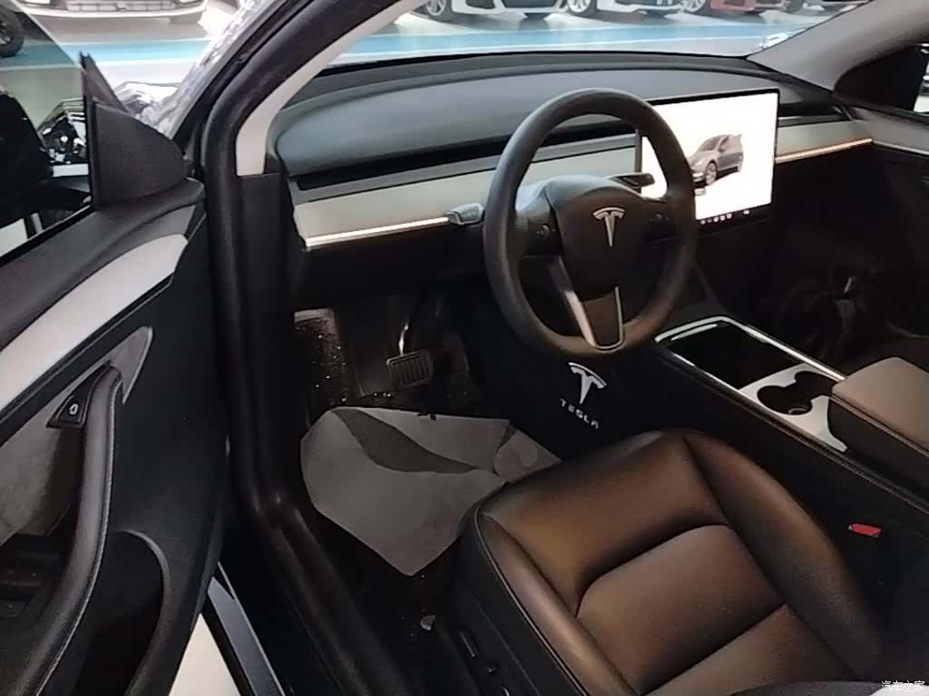 Tesla Model Y, 2024 16