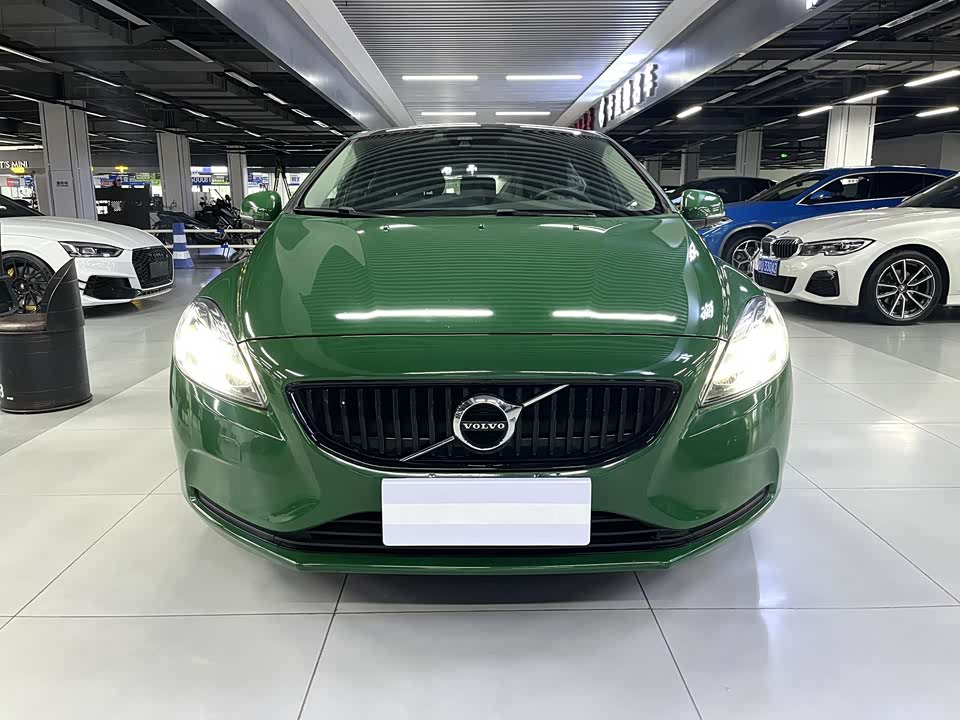 Volvo V40